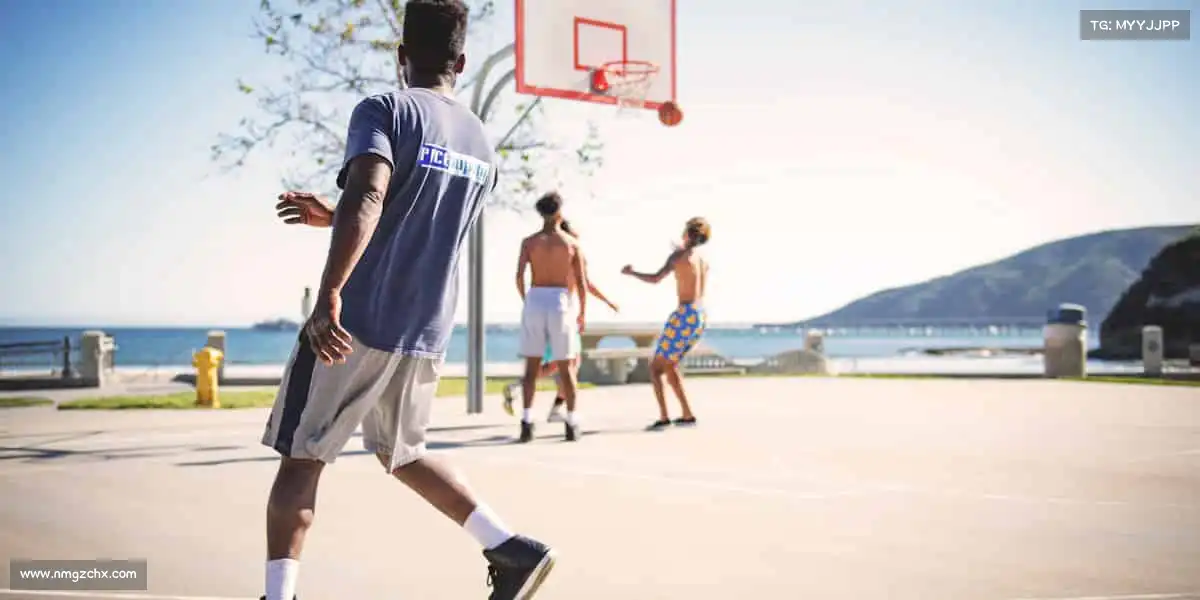 <strong>xc体育</strong>🏋️‍♀️举铁是为了更有力量拥抱生活，跑步是为了追上梦想的速度 —— 运动，让生命更滚烫！